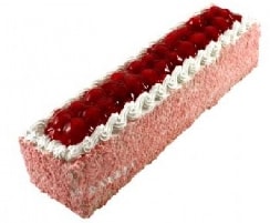 Kare Dikdörtgen Form 4-6 Kişilik Çilekli Baton Yaş Pasta